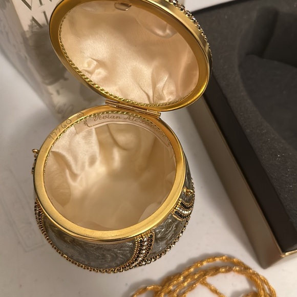 Vivian Alexander Egg Purse. One of a kind. Grey and Black diamond detail. - Picture 2 of 6